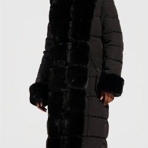 Akira long Black Puffer Coat with removable Faux Fur Trim size XL